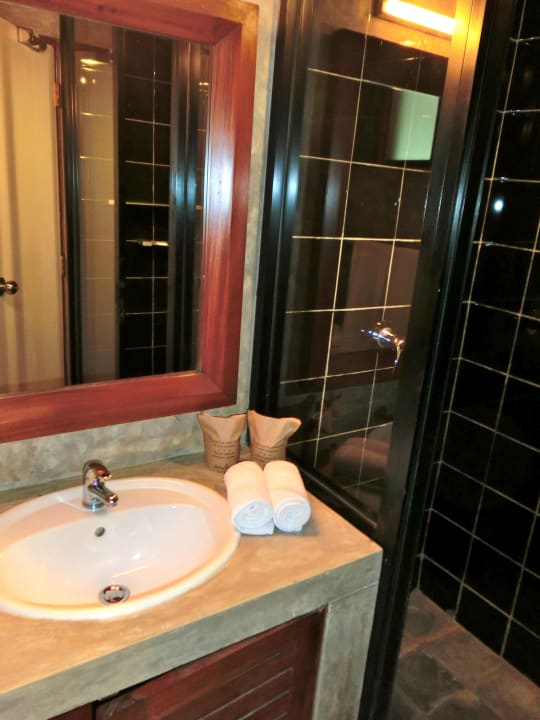 Bad mit Dusche Südtrakt Hotel Jetwing Sea