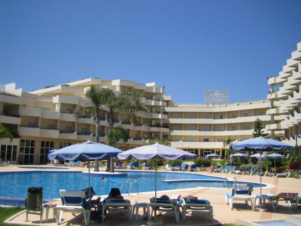 Rückansicht Poolbereich Hotel Vila Galé Náutico
