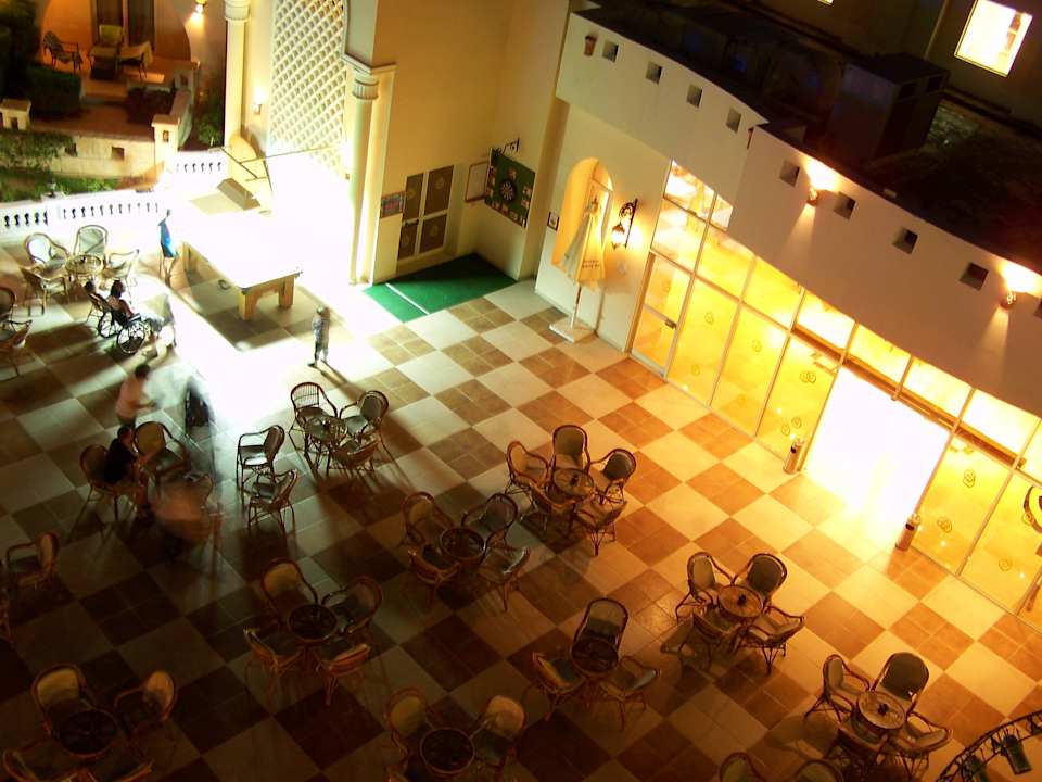 Am Abend Hotel Tropicana Azure Club