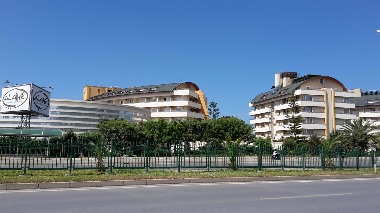 Alaiye Resort von der Straße aus gesehen Alaiye Resort & Spa