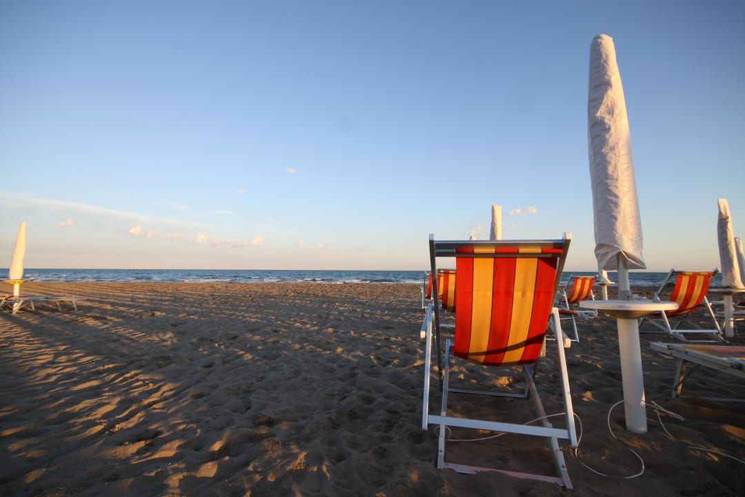 Ein wunderschöner Strand am Abend Hotel International