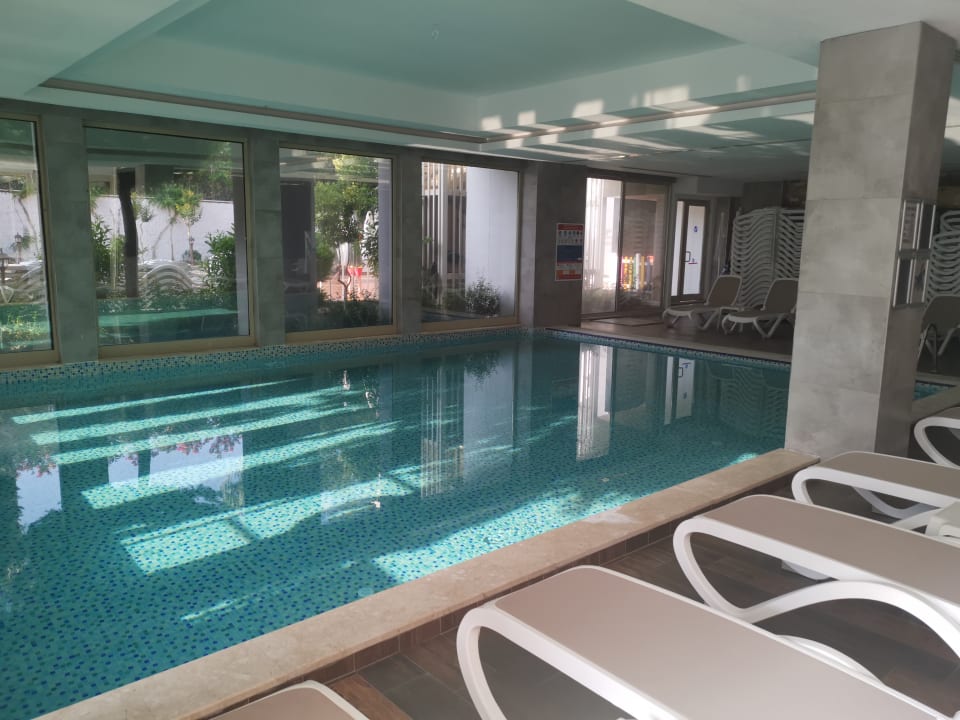 Pool Side Aquamarin Resort & Spa