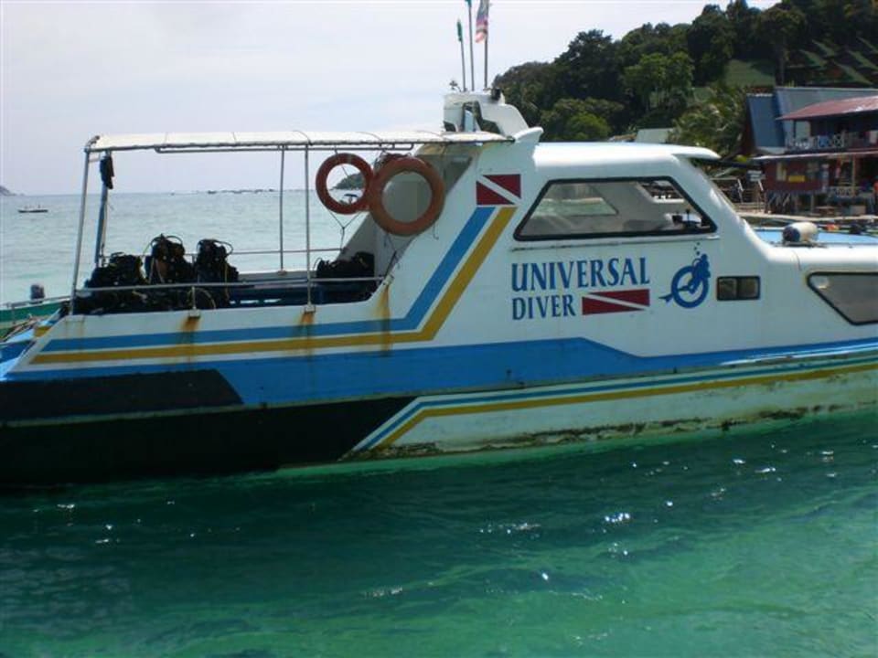 Tauchboot der Universal Divers Perhentian Tuna Bay Island Resort