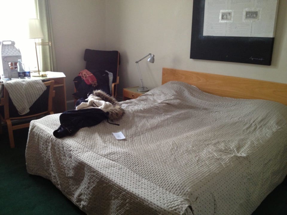 Doppelbett (im Dreobettzimmer) City Hotel Nebo