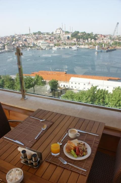 Frühstück auf der Dachterrasse Istanbul Golden City Hotel