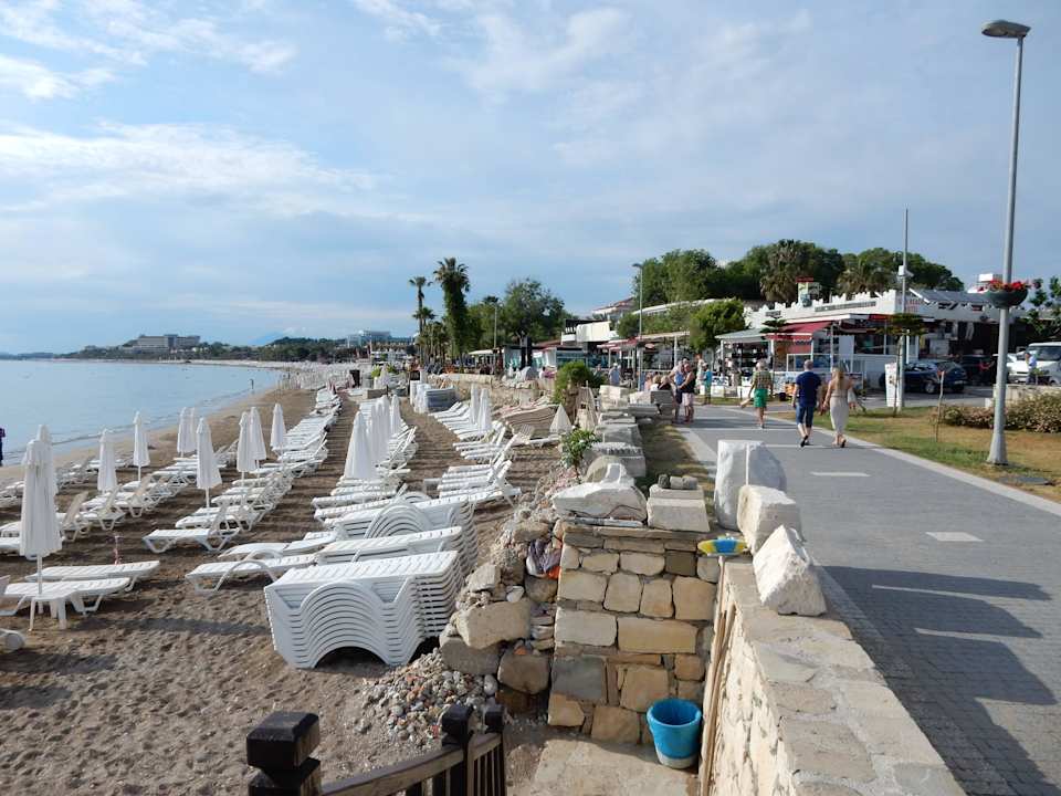 Strand und Promenade Clover Magic Nova Beach