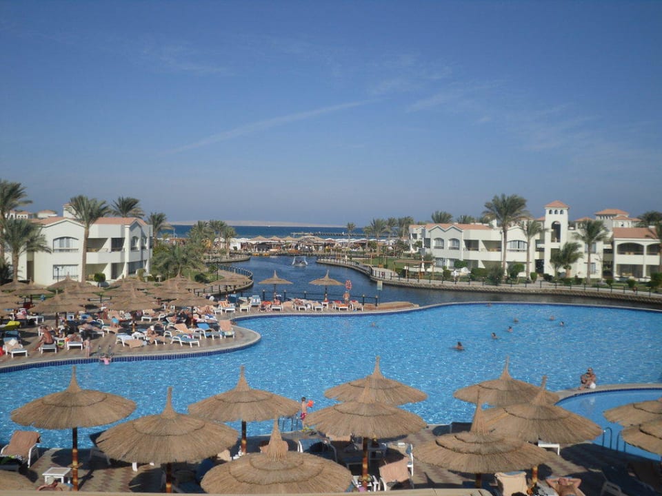 Pool und Kanal zum Strand Pickalbatros Dana Beach Resort - Hurghada