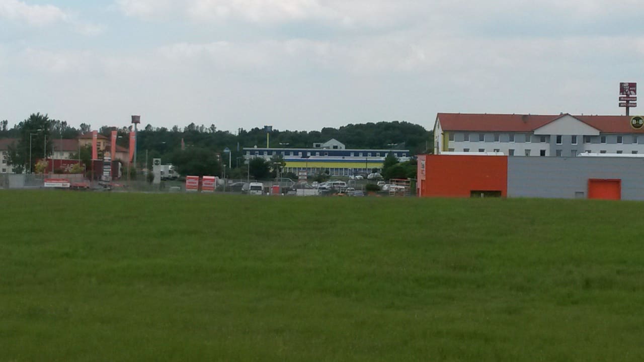 Vom S bahnhof Frankfurter Str.  B&B HOTEL Köln-Porz