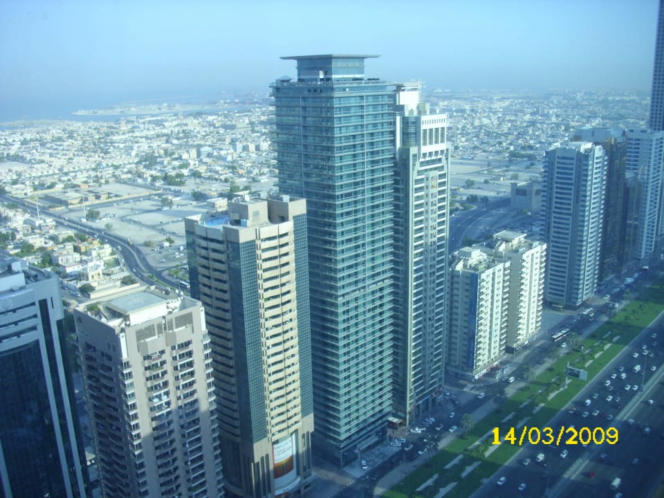 Blick aus dem Zimmer aus der 44 Etage Rose Rayhaan by Rotana