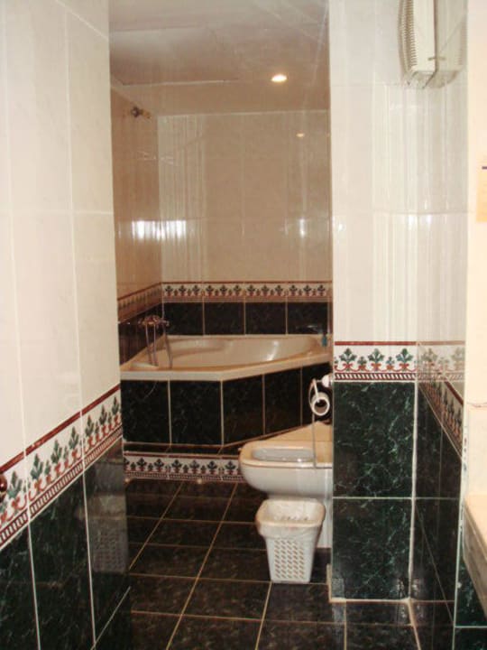 Zugang zum Bad aus dem ersten Raum der Suite Sunny Days Palma De Mirette Resort & Spa