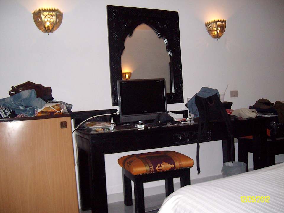 Spiegeltisch mit Fernseher Pickalbatros Alf Leila Wa Leila Resort - Neverland Hurghada