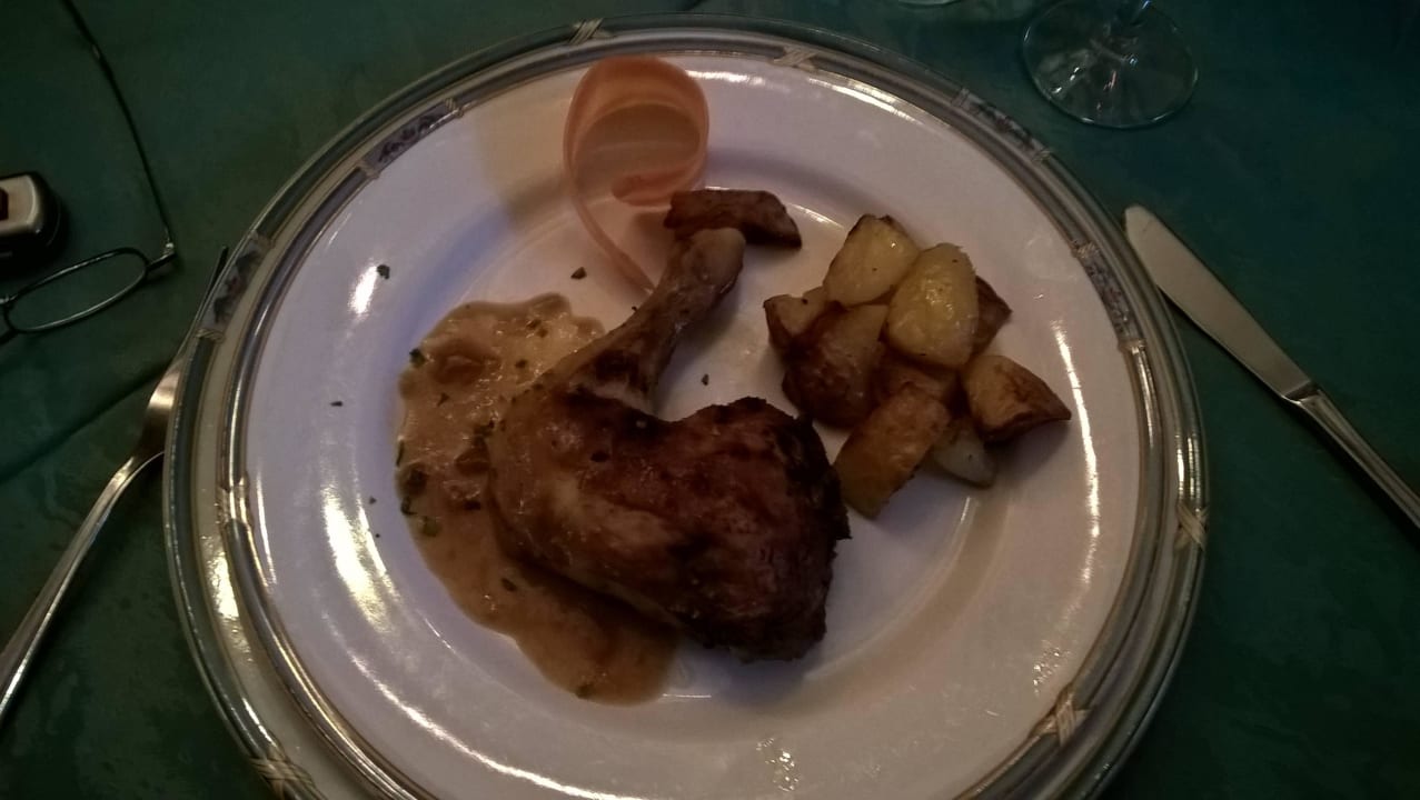 Gegrilltes Hähnchen Schlosshotel Dolomiti