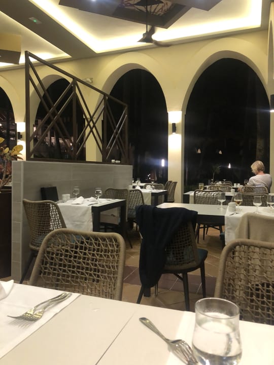 Gastro Hotel Riu Karamboa