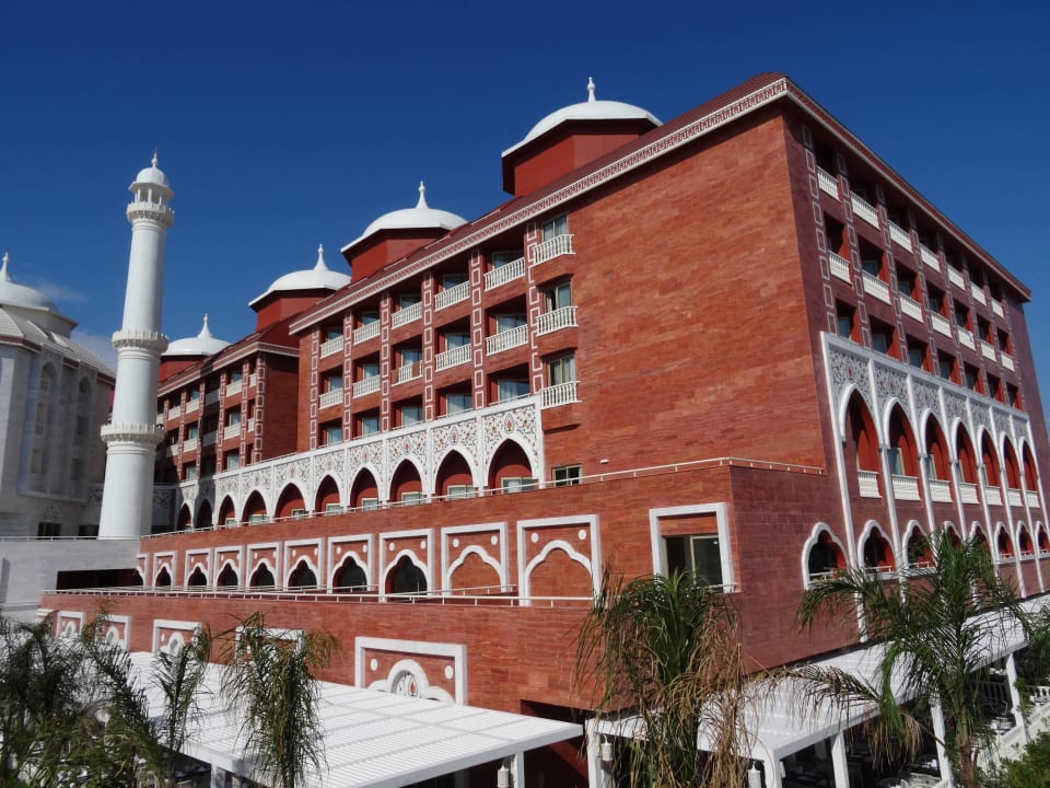 Rechter Block vom Poll aus gesehen Royal Taj Mahal Hotel