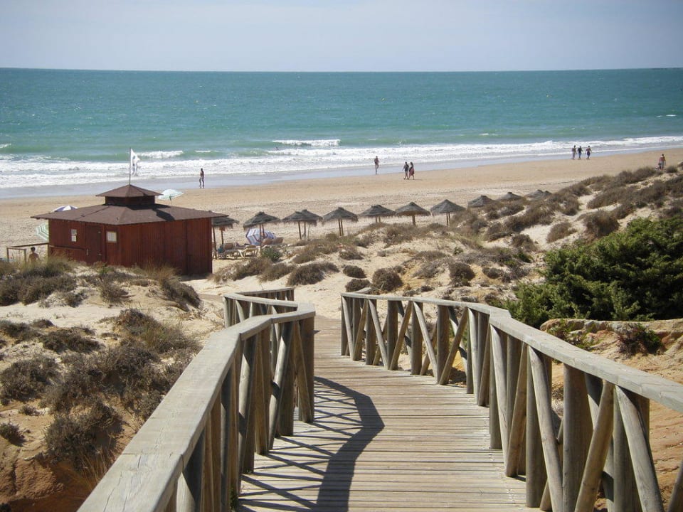 Steg durch die Dünen an den Hotel-Strand Hipotels Playa la Barrosa