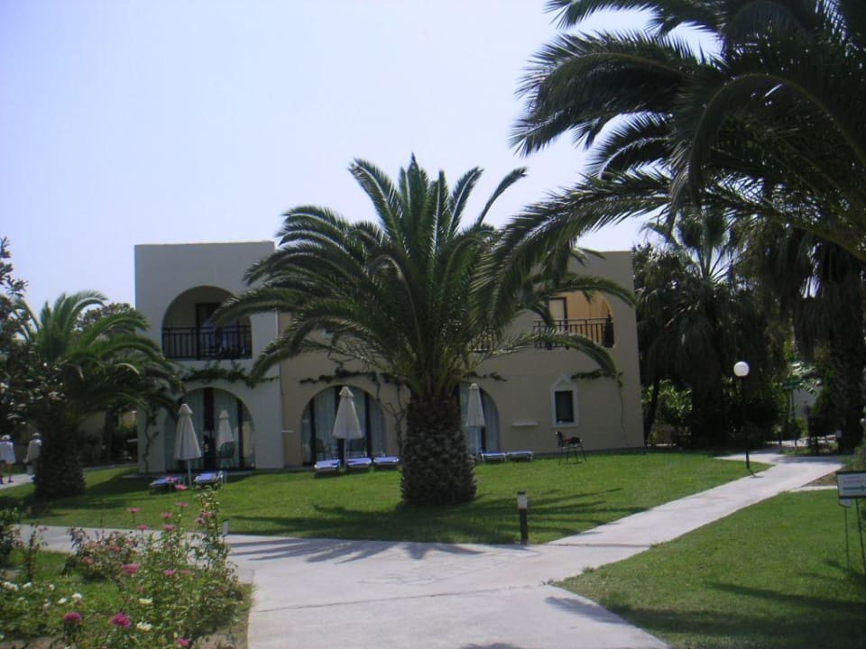 Blick auf die Familien-Bungalows Grecotel Casa Paradiso