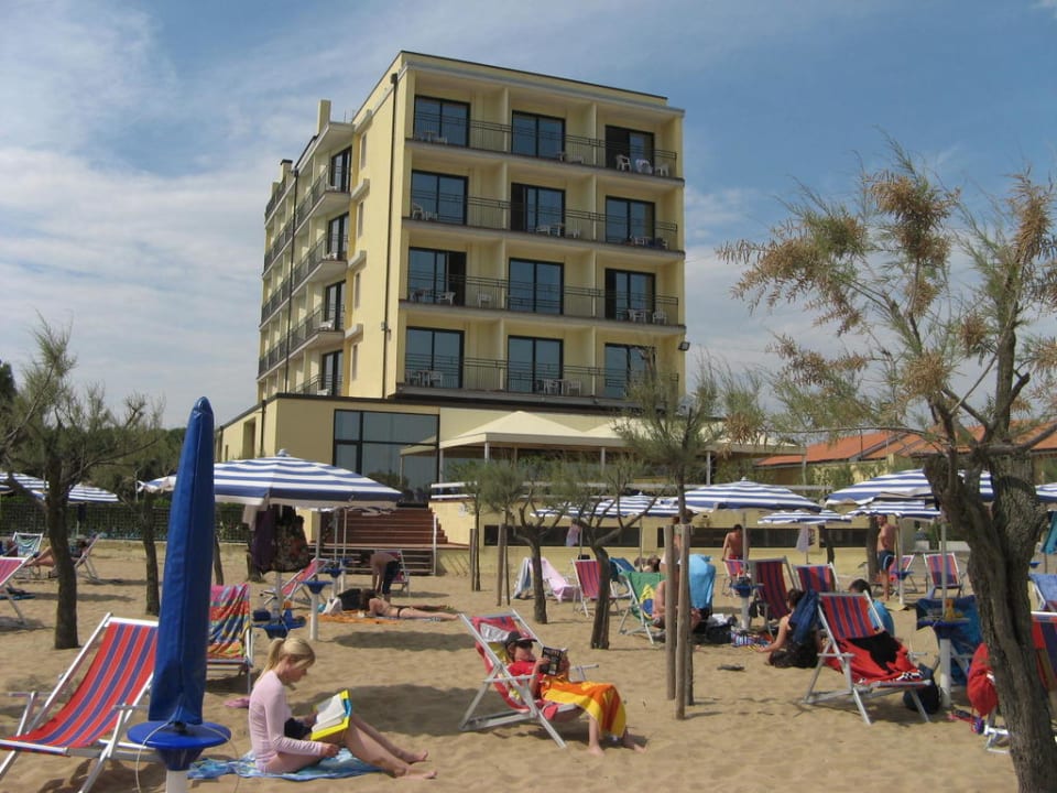 Hotel liegt direkt am Strand  Hotel Fenix