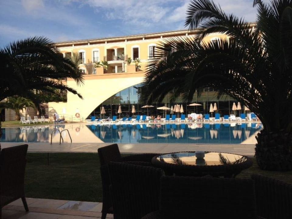 Innenhof mit großem Pool Grupotel Playa de Palma Suites & Spa