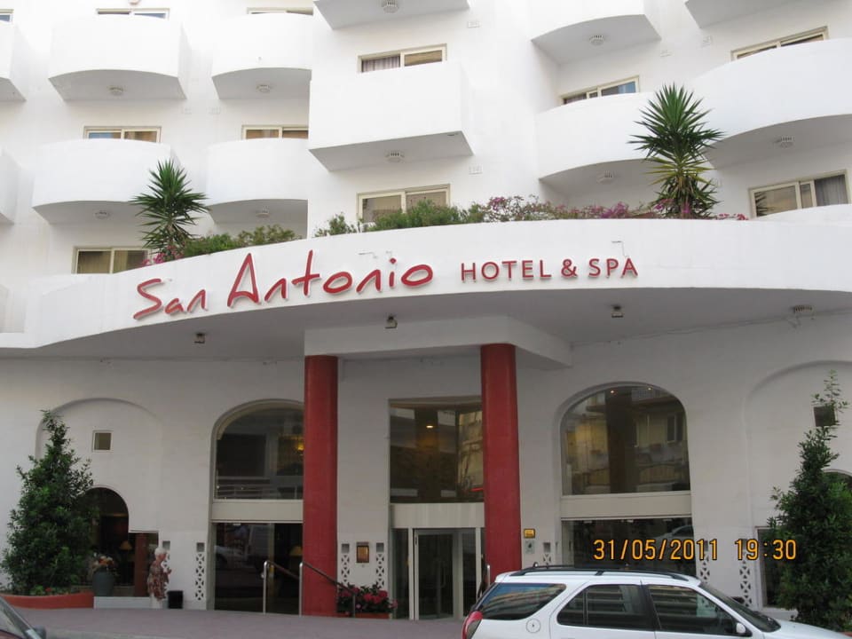 Eingang db San Antonio Hotel + Spa