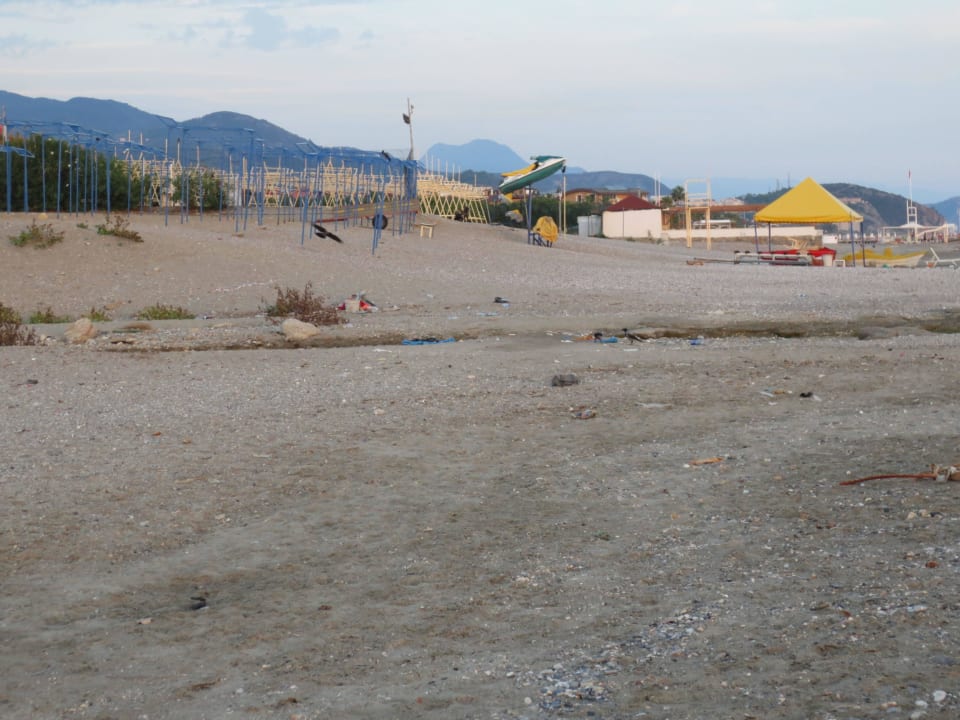 Strand nebenan Club Turtas Beach Hotel