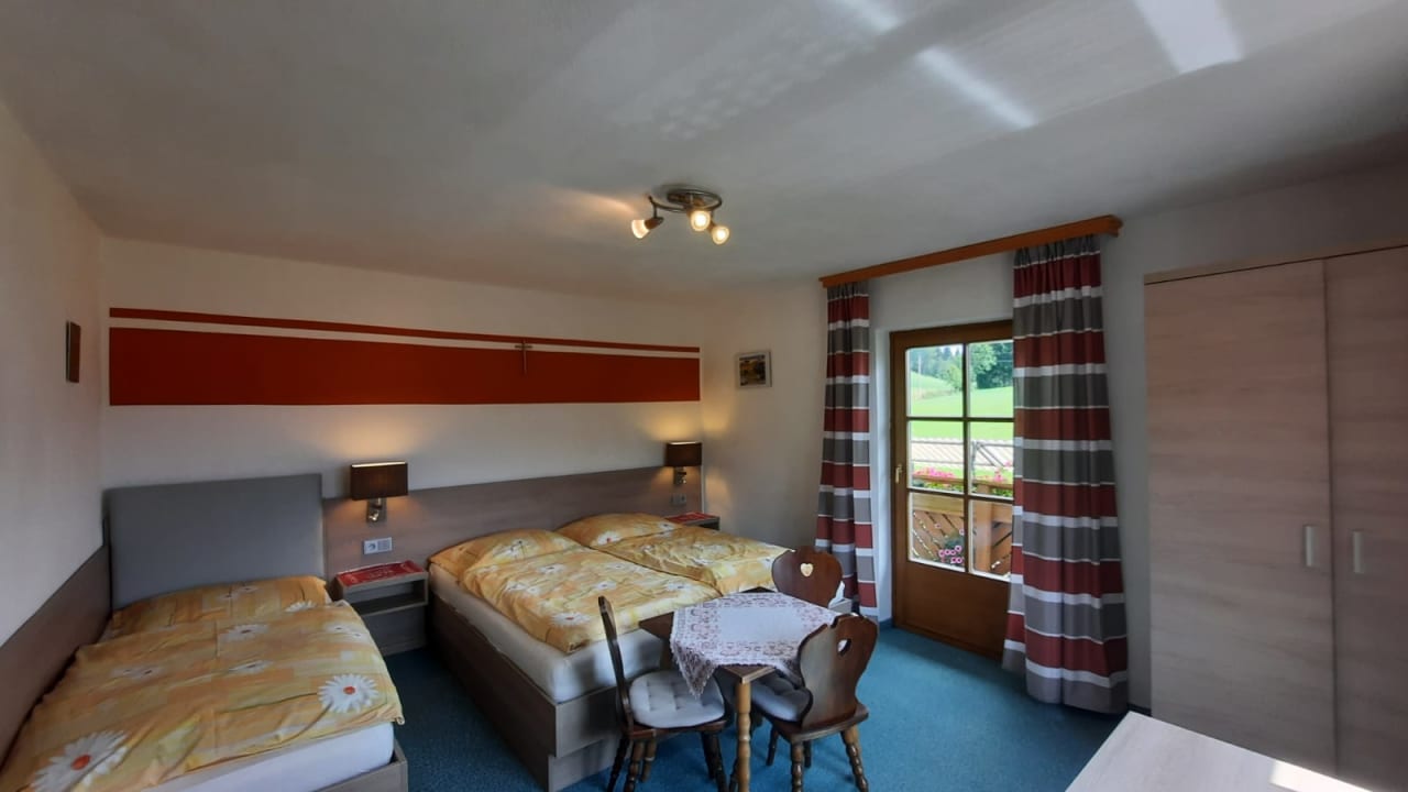 Zimmer Biohof Haus Wieser