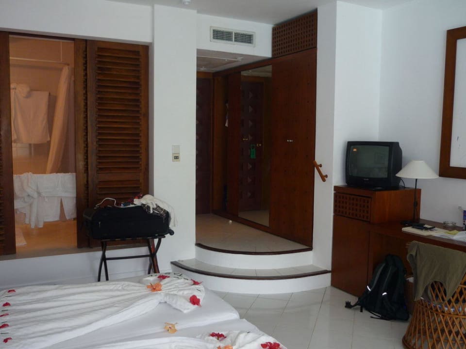 Zimmer mit Blick zum Eingang Hotel Lanka Princess Ayurveda