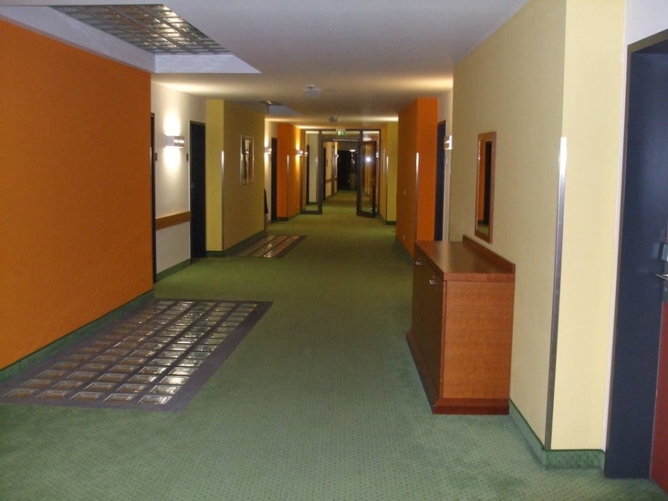 Gänge in den Etagen Leonardo Hotel Esslingen