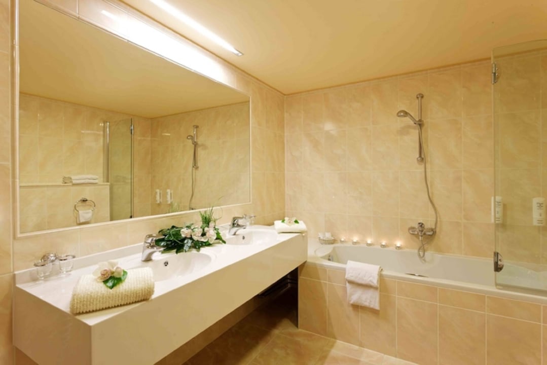 Superior Suite - bathroom Hotel Olympia