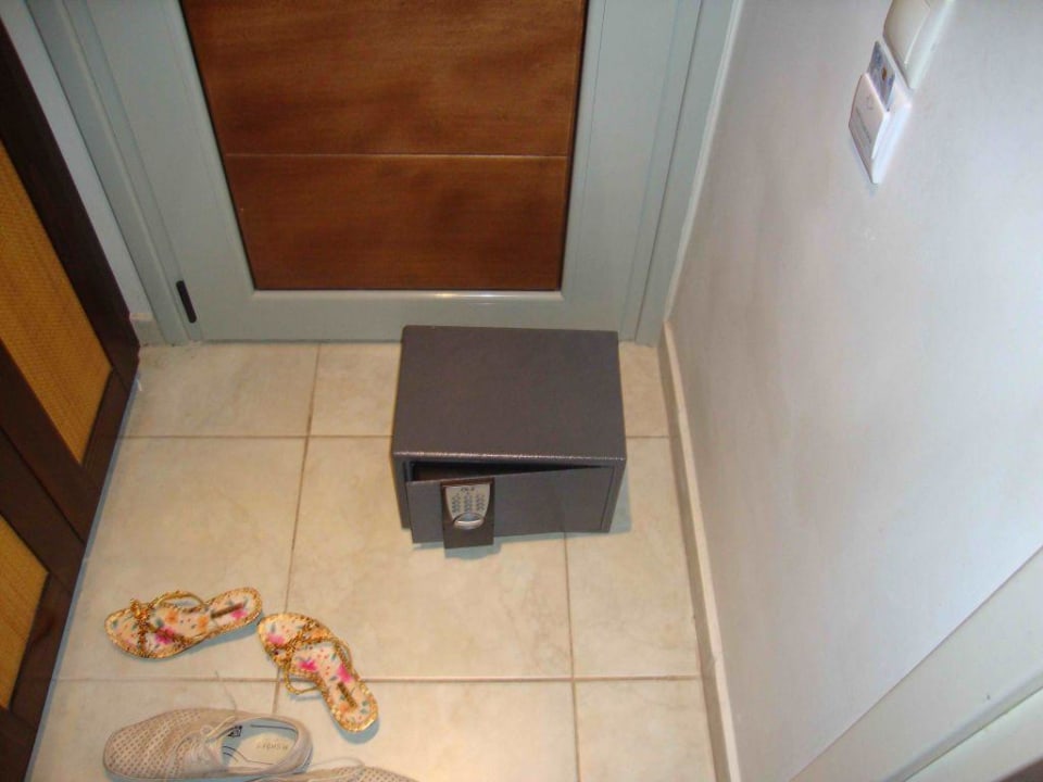 Сейф Olympian Bay Grand Resort