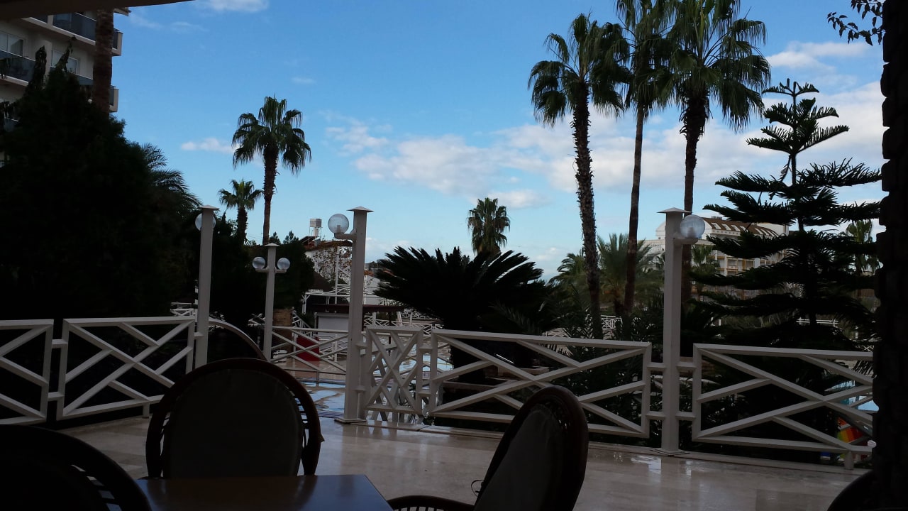 Eingang zum Pool Seaden Corolla Hotel