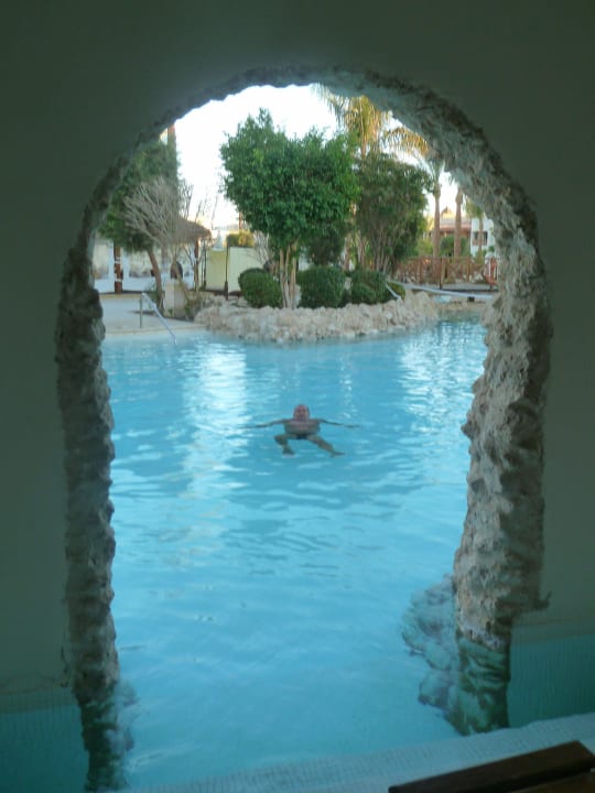 Bad am Morgen Ghazala Gardens