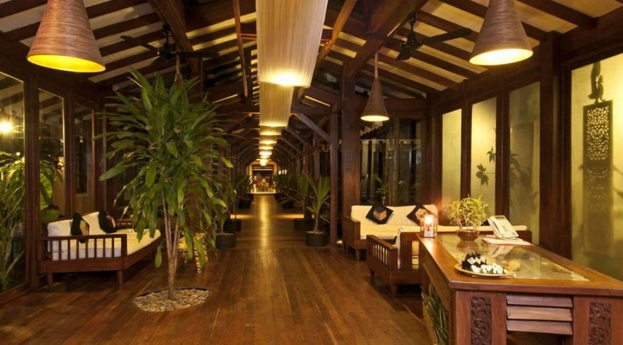 Weg zur Rezeption Hotel Sandoway Resort