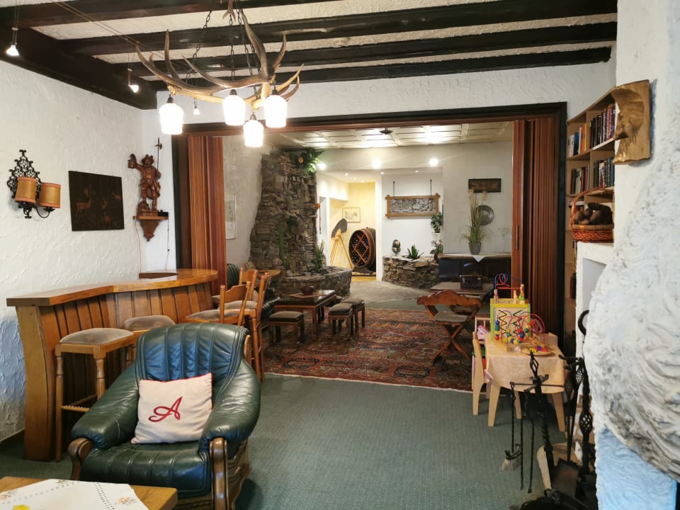 Lobby Land-gut-Hotel Zum Alten Forsthaus - Aufladestation f. Elektroautos vorhanden