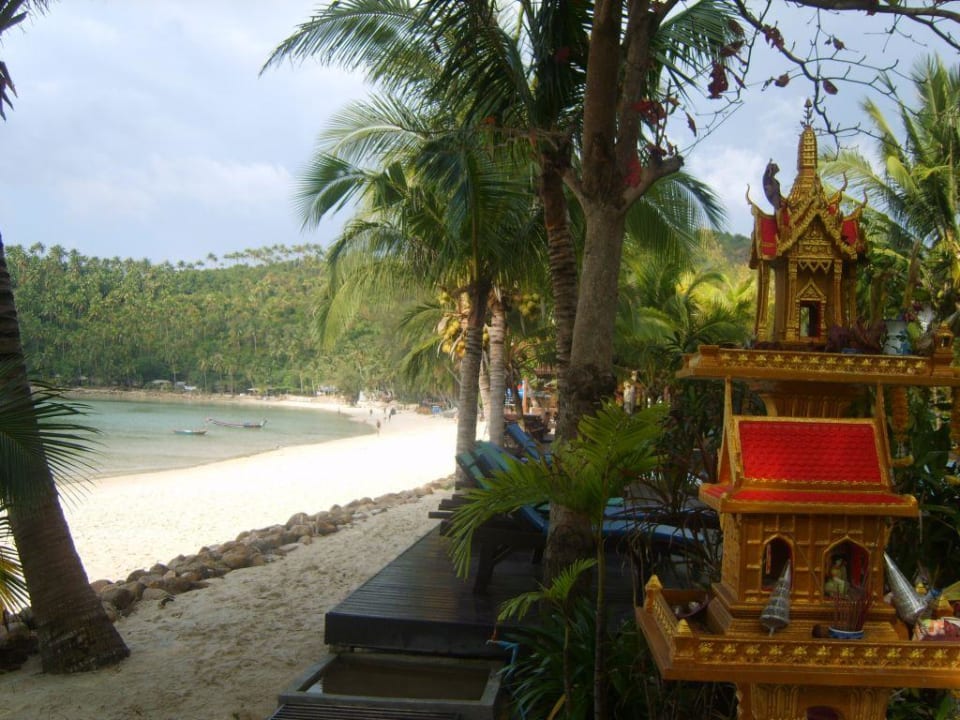 Beachfront vor dem Pool Hotel Salad Hut