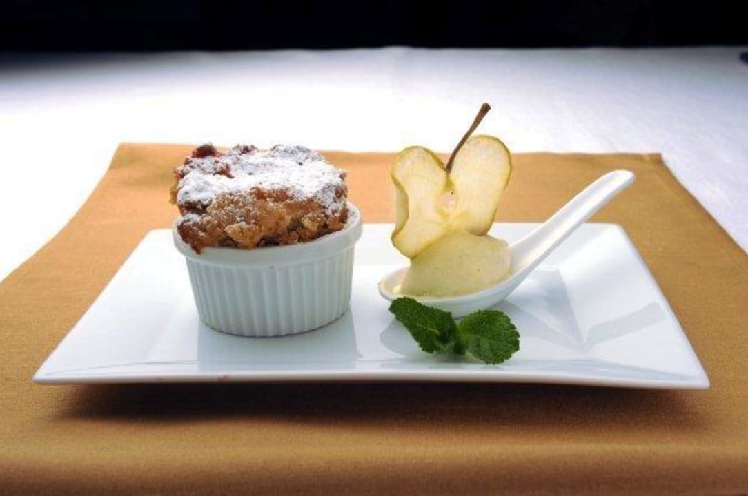 Leckerei aus unserer Dessertküche: Apfelsoufflée Hotel Kolb