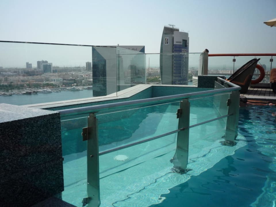 Pool auf der Dachterrasse Golden Sands Hotel Creek