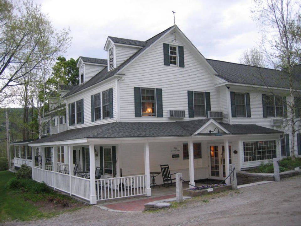 Aussenansicht des Haupthauses/ Inn's The Stowe Village Inn