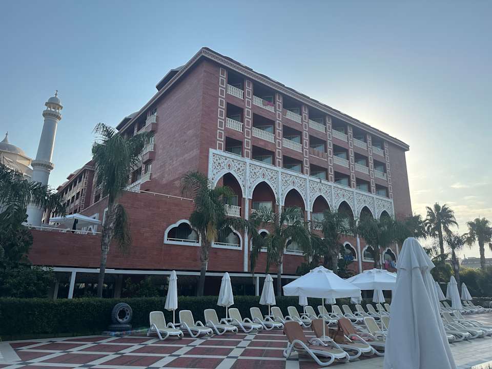 Außenansicht Royal Taj Mahal Hotel