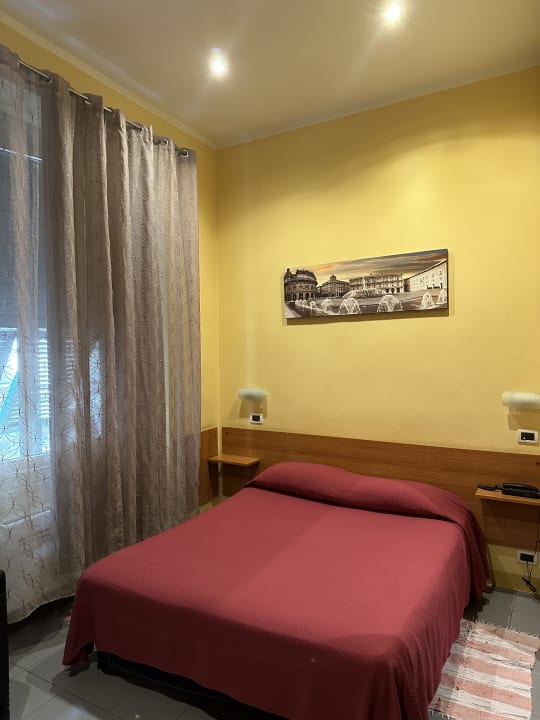 Zimmer Albergo Parigi