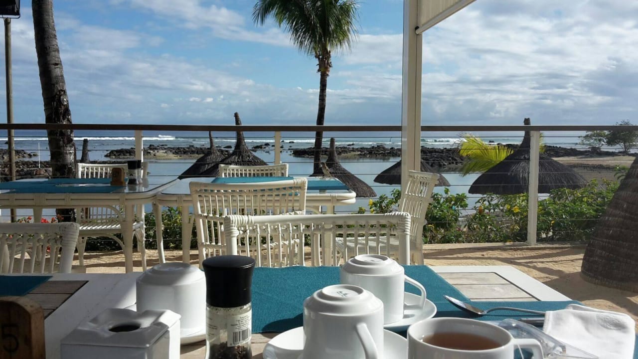 Frühstück mit Blick auf's Meer Veranda Pointe aux Biches Hotel