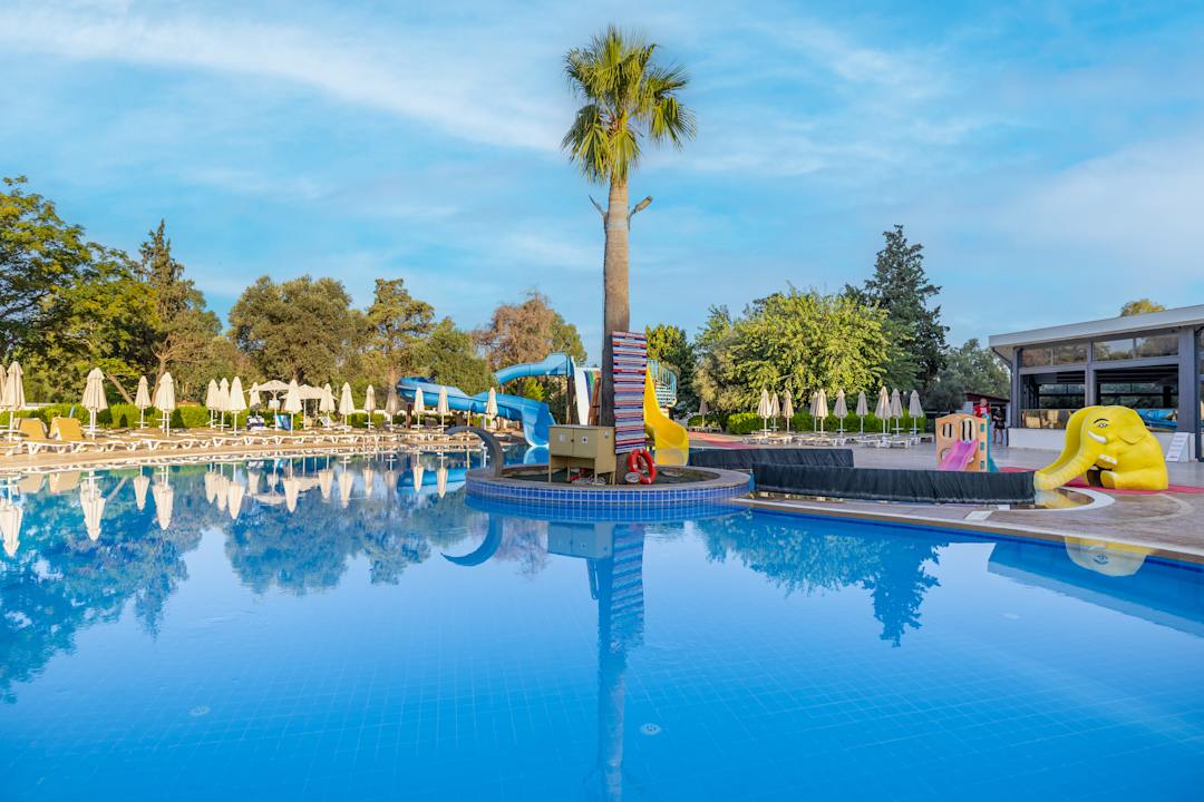 Pool Hotel The Holiday Resort