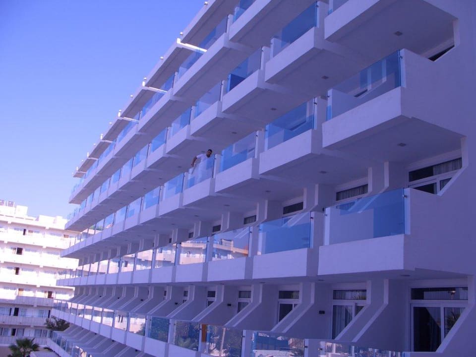 Blick auf Hotelkomplex Iberostar Waves Bahia de Palma
