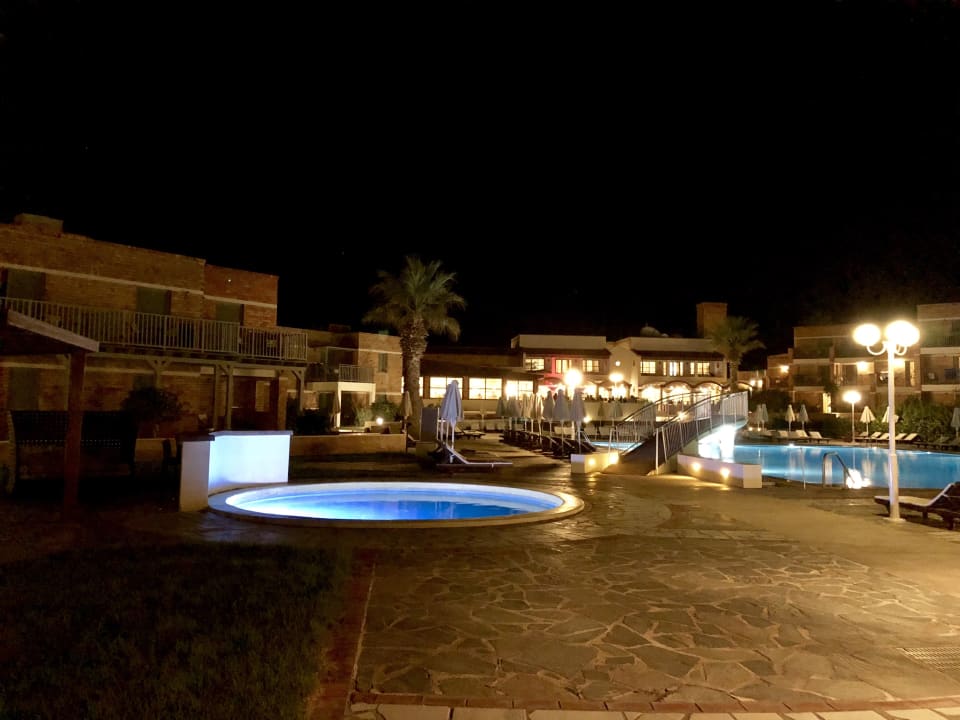 Pool Bella Beach Hotel