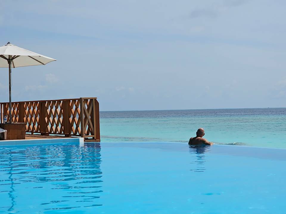 Pool Thulhagiri Island Resort