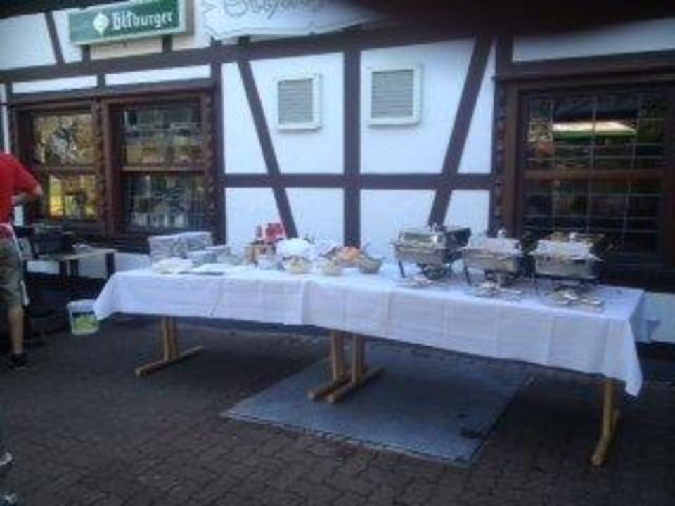 Es gab aber nicht nur Würstchen und Steak... Hotel Schützenhof an der Siegbrücke