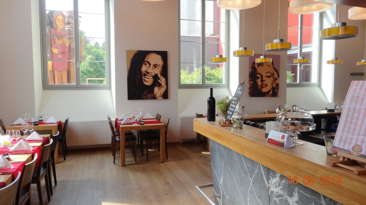 Bar & Restaurant Riverside Hotel