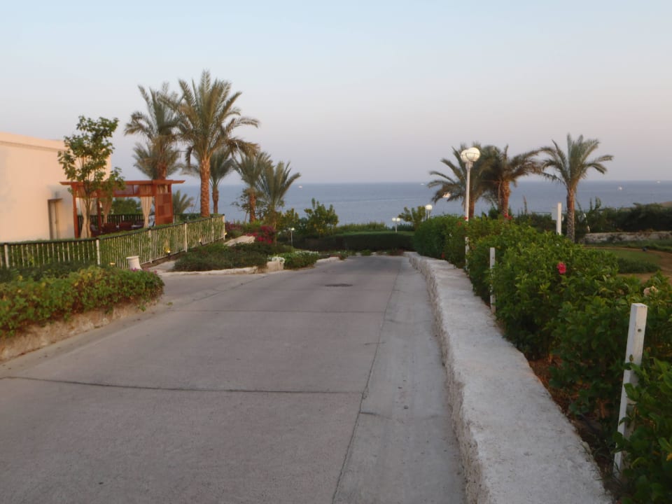 Droga przy małym polu golfowym Stella Di Mare Beach Hotel & Spa, Sharm El Sheikh
