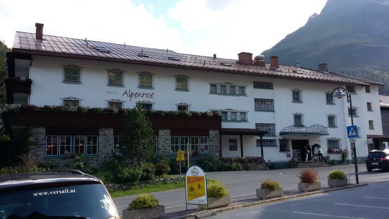 Widok od frontu Hotel Alpenrose
