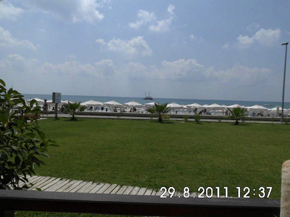 Blick vom Restaurant zum Strand Hotel Sirma