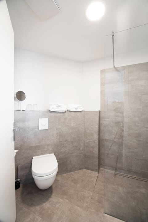 Zimmer Bades Huk Marina Hotel	